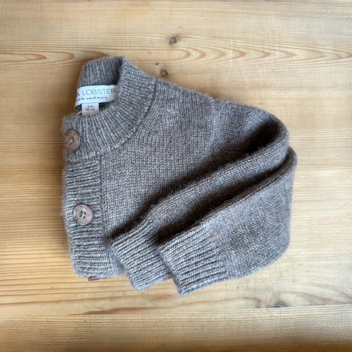 Strickjacke „Nicki“ von Papa Lobster, 0-36 Monate aus 100% Kaschmir, Farbe: chocolate