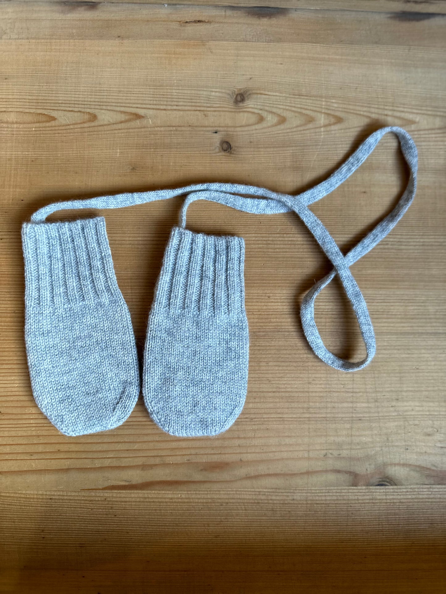 Fäustlinge „Mimi“ von Papa Lobster, 0-6 Monate, 100% Kaschmir, in 4 Farben