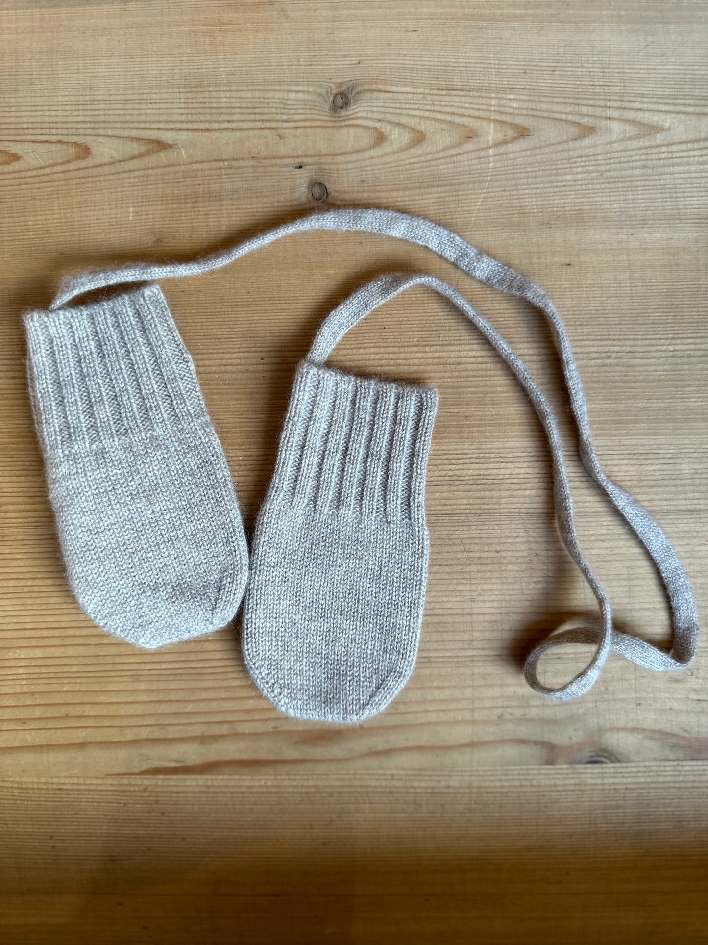 Fäustlinge „Mimi“ von Papa Lobster, 0-6 Monate, 100% Kaschmir, in 4 Farben