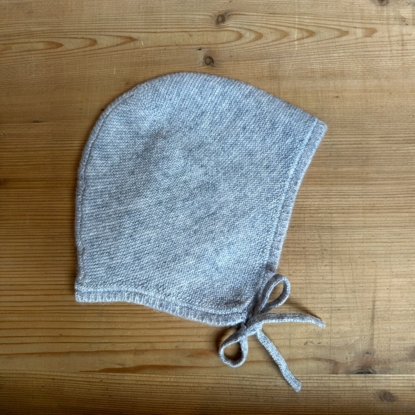 Mütze „Jojo“ von Papa Lobster 0-12 Monate aus 100% Kaschmir, Farbe: light grey melange