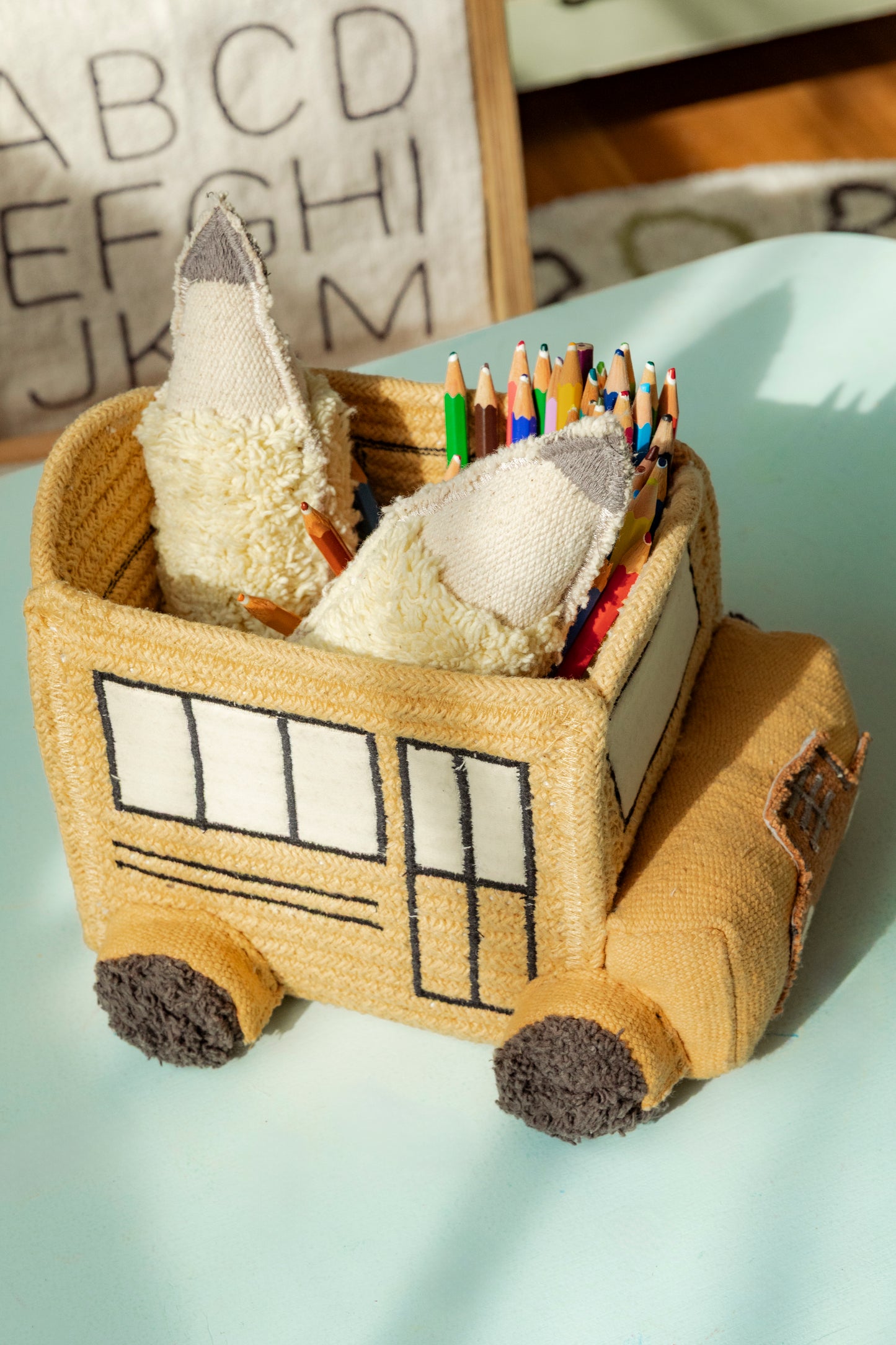 Mini Schulbus Korb von Lorena Canals