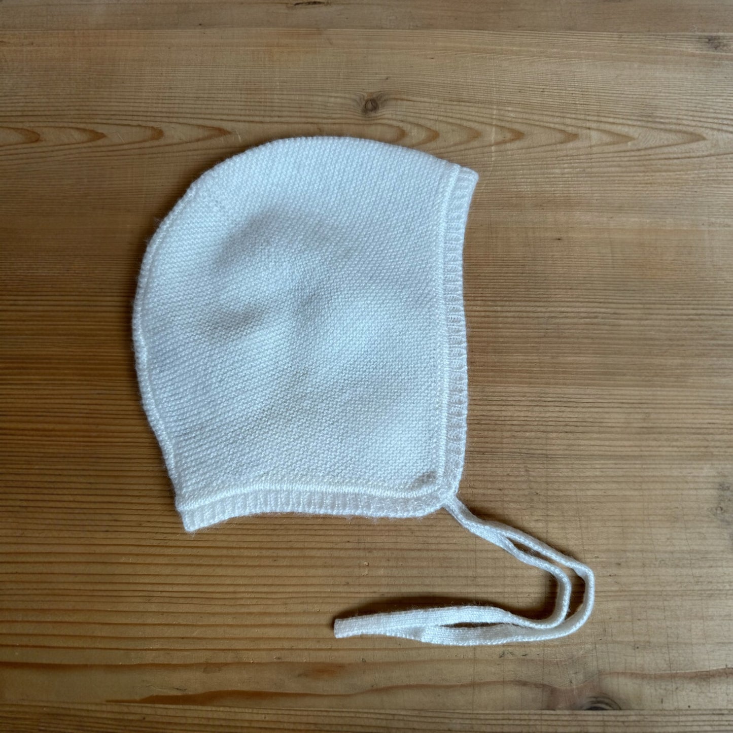 Mütze „Jojo“ von Papa Lobster, 0-12 Monate aus 100% Kaschmir, Farbe: off white