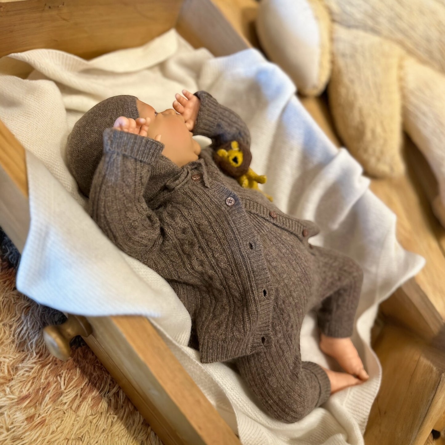Strickjacke „Fritzi“ von Papa Lobster 0-12 Monate aus 100% Kaschmir, Farbe: chocolate
