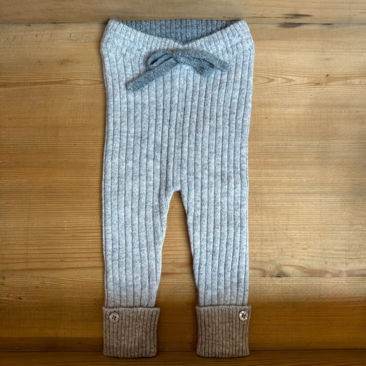 Hose „Matti“ von Papa Lobster, 0-9 Monate aus 100% Kaschmir, Farbe: light grey melange
