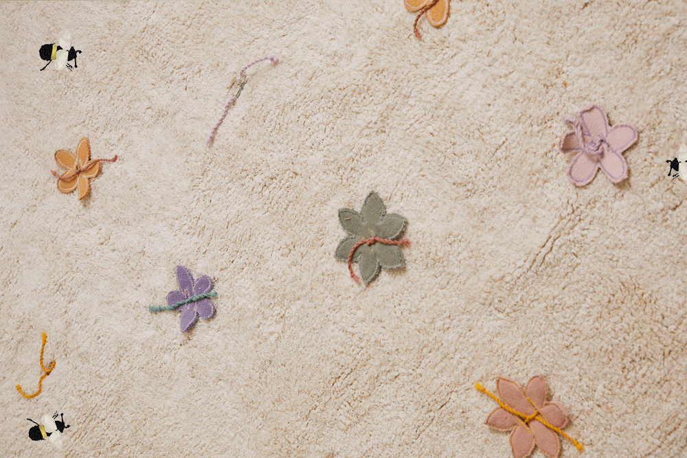 Washable rug “Wild Flowers” by Lorena Canals