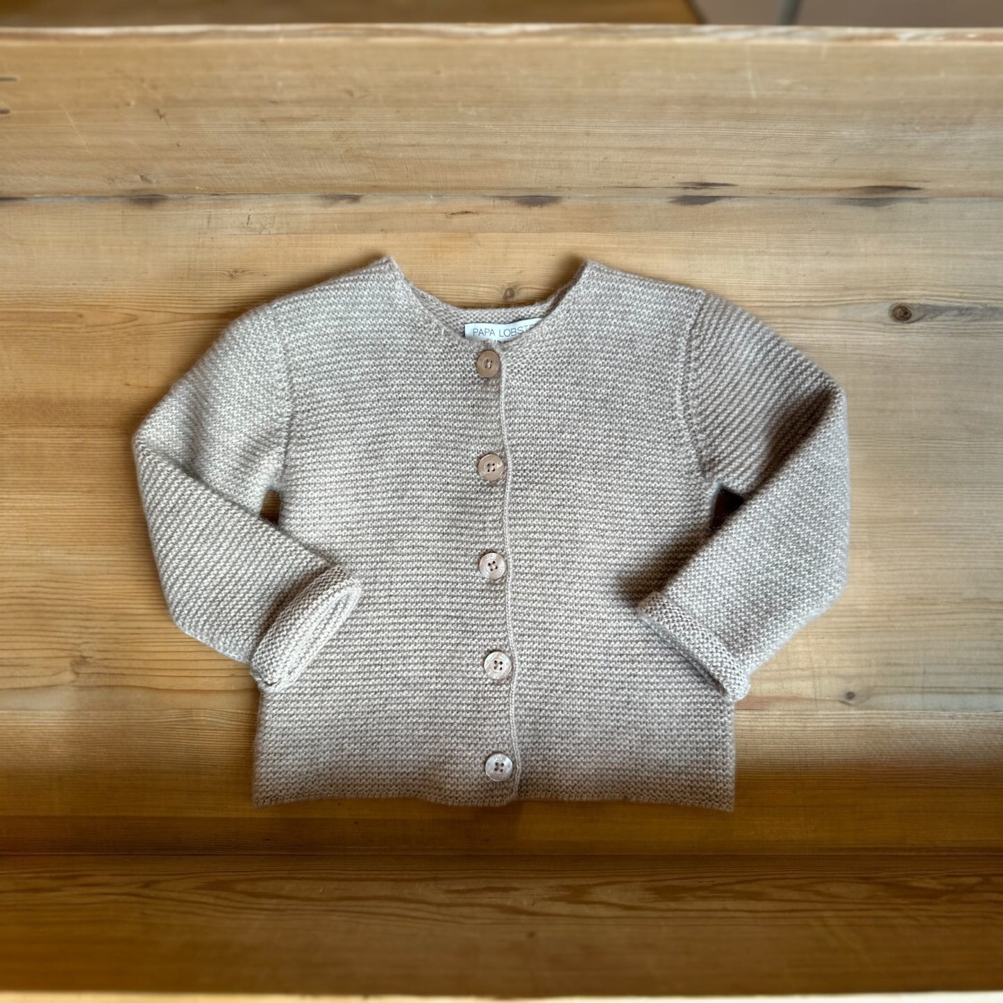 Strickjacke von Papa Lobster, 0-36 Monate aus 100% Kaschmir, Farbe: beige mélange