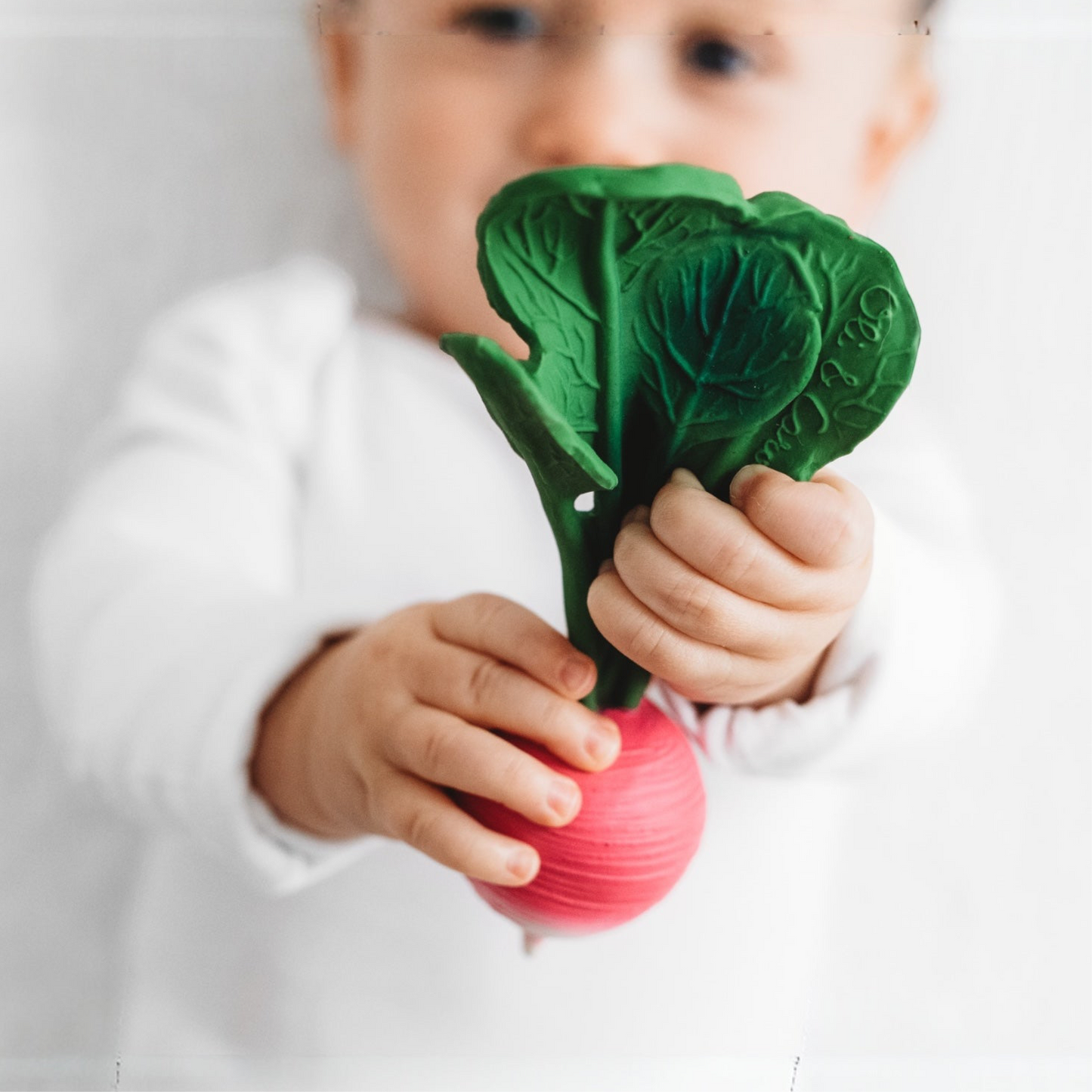 Baby-Beißring Radieschen aus Naturkautschuk von Oli & Carol