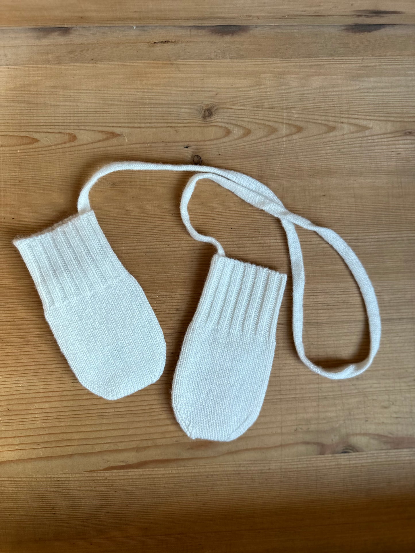 Fäustlinge „Mimi“ von Papa Lobster, 0-6 Monate, 100% Kaschmir, in 4 Farben