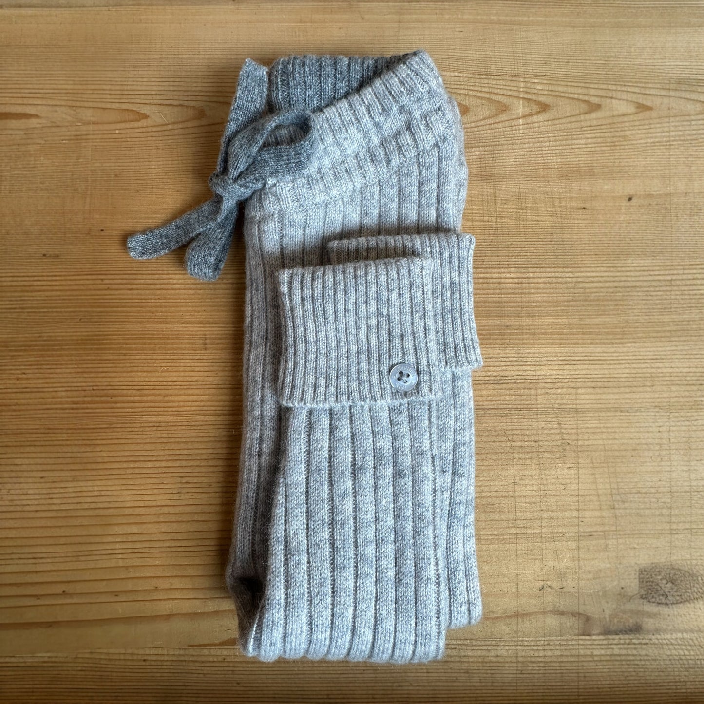 Hose „Matti“ von Papa Lobster, 0-9 Monate aus 100% Kaschmir, Farbe: light grey melange