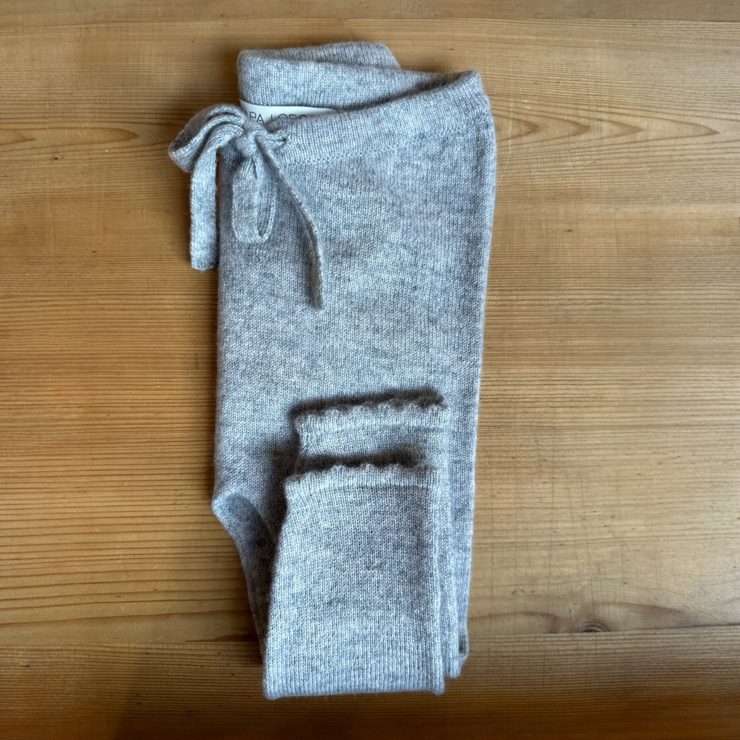 Hose „Neva“ von Papa Lobster, 0-12 Monate aus 100% Kaschmir Farbe: light grey melange