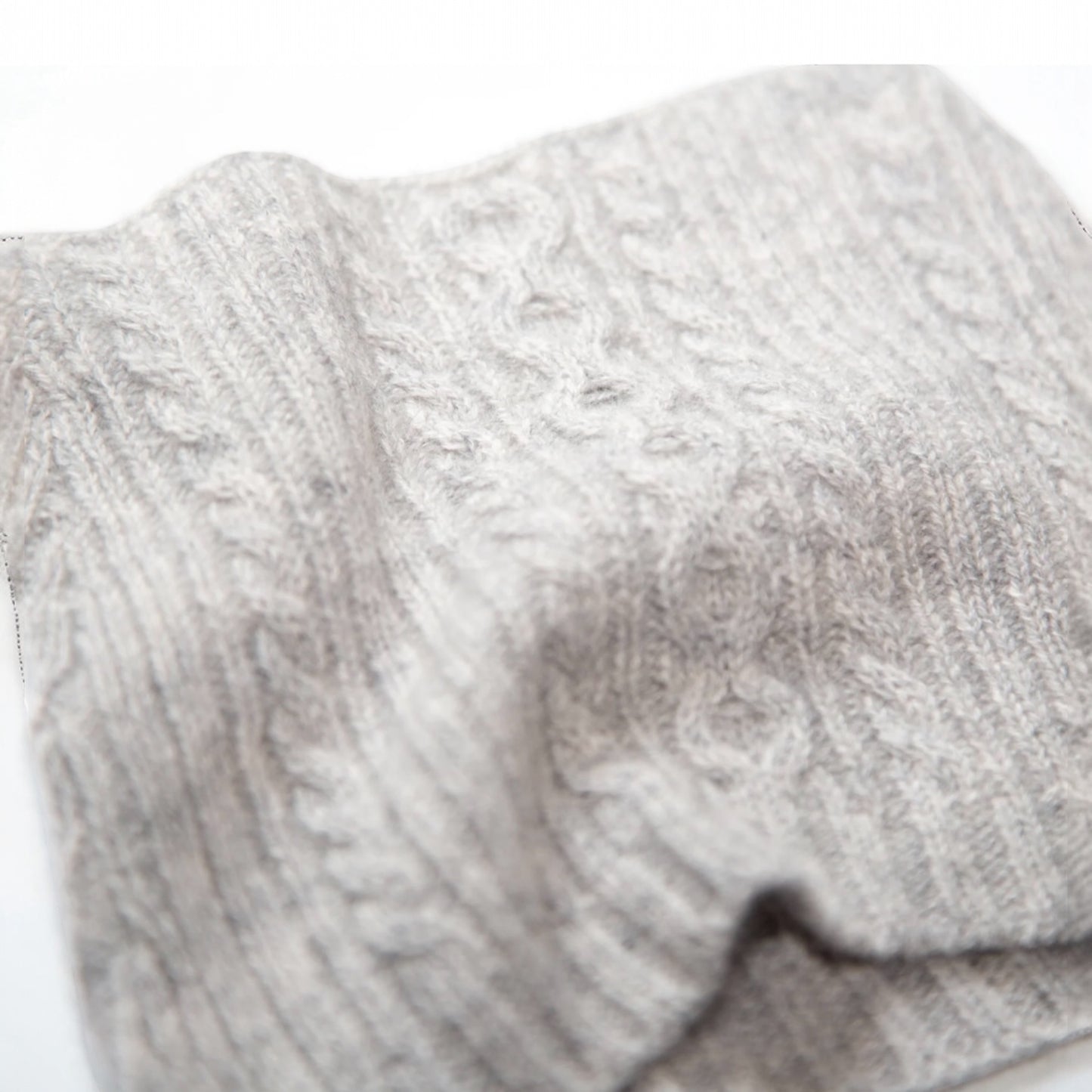 Loop Fritzi aus Kaschmir von Papa Lobster, Farbe: light grey